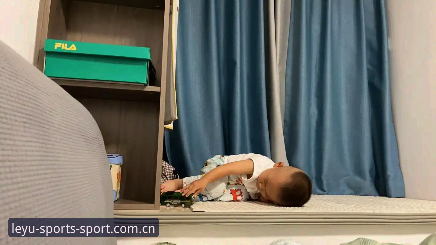 乐鱼体育APP下载评测 老黄在厕所蹲了二十分钟,就为了等乐鱼体育那个加载圈转完